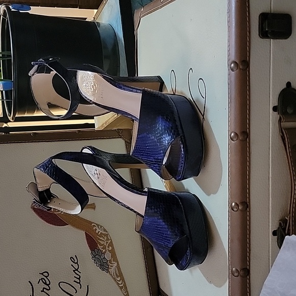 Sz 7med Retro Python Platform Heels - Picture 6 of 16